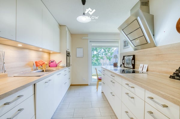 Lichtdurchfluteter Wohntraum: Elegante 4.5-Zimmer-Wohnung an bester Lage in Brügg 6