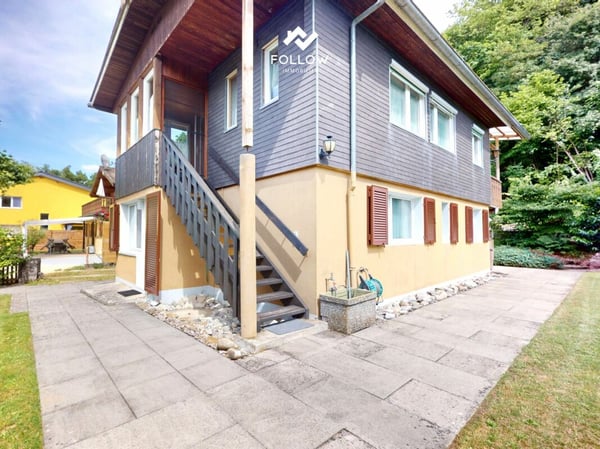 Gepflegtes Wohnhaus mit Umschwung und Ausbaupotential an ruhiger Lage am Neuenburgersee 1