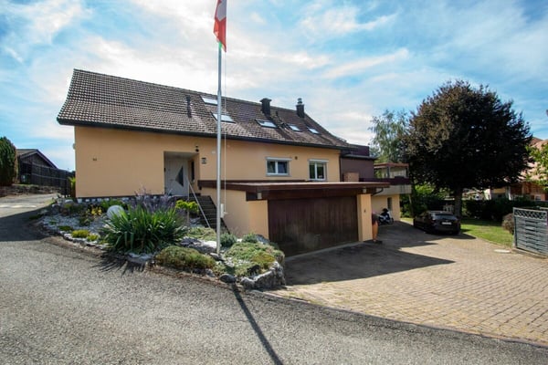 aussergewöhnliche 3,5-Zimmer-Wohnung mit viel Charme und 2 Terrassen 2