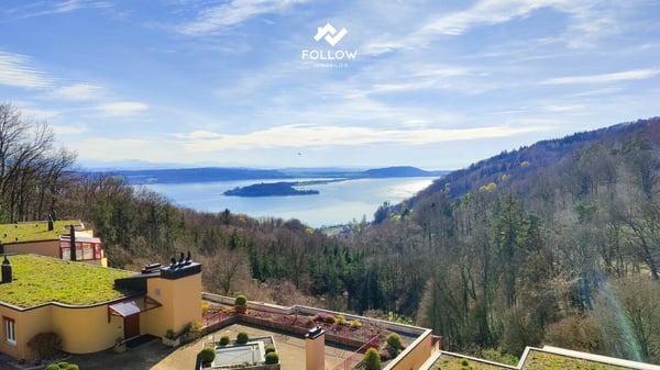 Panoramablick über den Bielersee: Modernisierte Attika-Traumwohnung in Twann 1