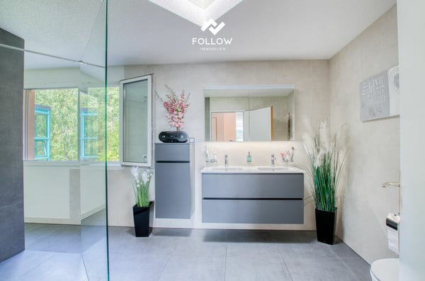 Panoramablick über den Bielersee: Modernisierte Attika-Traumwohnung in Twann 15