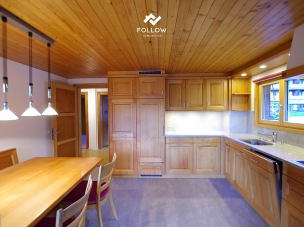 Grosse, teilrenovierte und familienfreundliche 2.5-Zimmer-Wohnung mit Balkon und Gartenanteil im Dorfzentrum von Fiesch 4