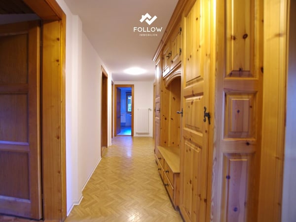 Grosse, teilrenovierte und familienfreundliche 2.5-Zimmer-Wohnung mit Balkon und Gartenanteil im Dorfzentrum von Fiesch 8