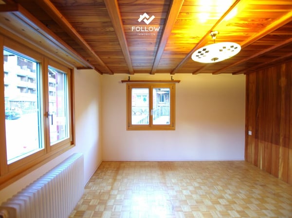 Grosse, teilrenovierte und familienfreundliche 2.5-Zimmer-Wohnung mit Balkon und Gartenanteil im Dorfzentrum von Fiesch 3