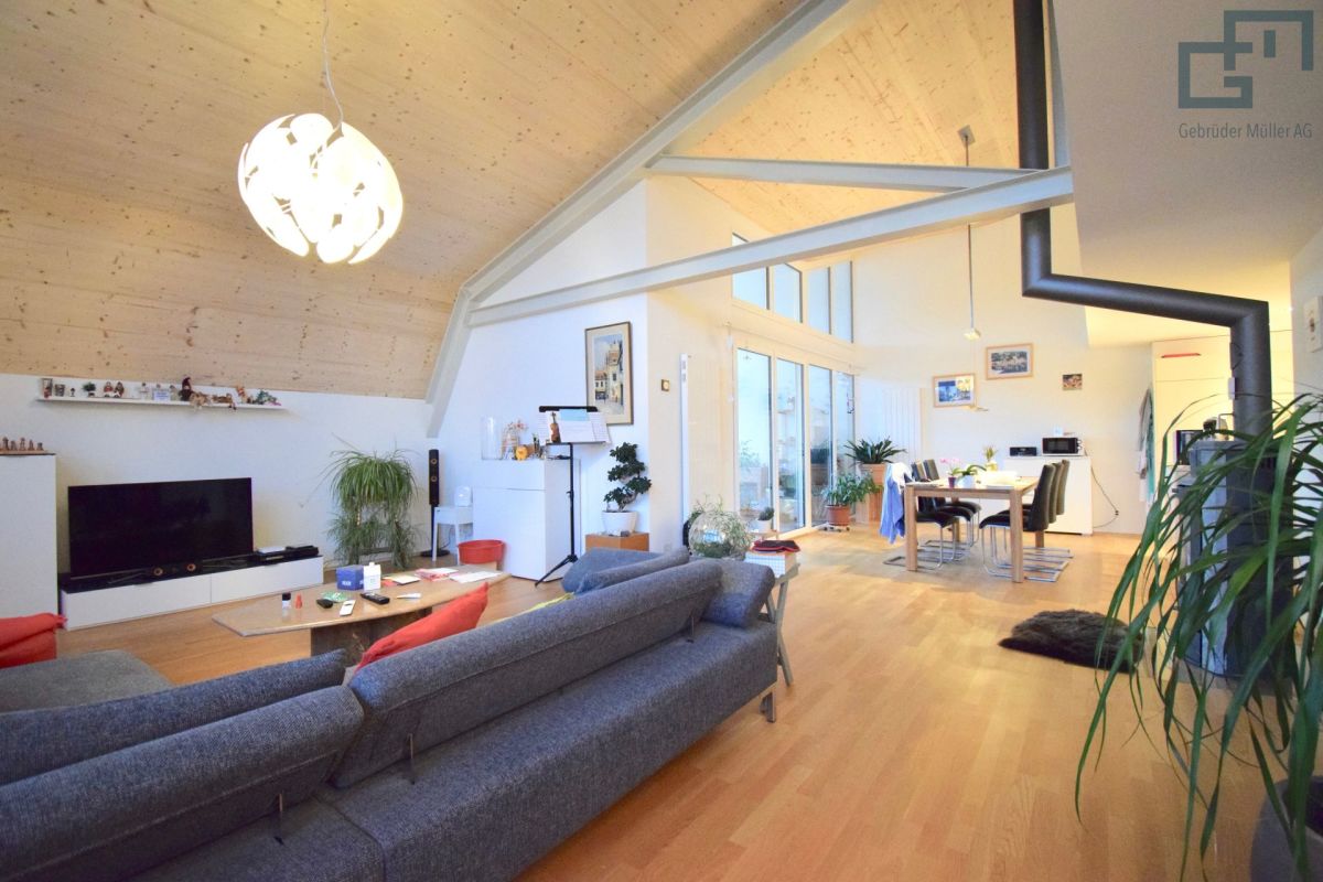 Bild Hohe Decken mit Galerie!
