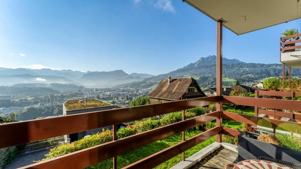 Traumhafte Panorama -und Seesicht mit eigenem Gartenanteil! 9