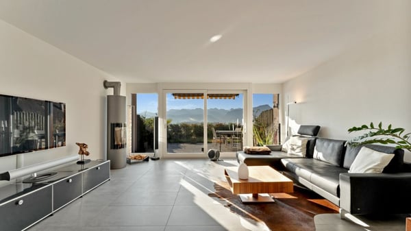 Traumhafte Panorama -und Seesicht mit eigenem Gartenanteil! 2