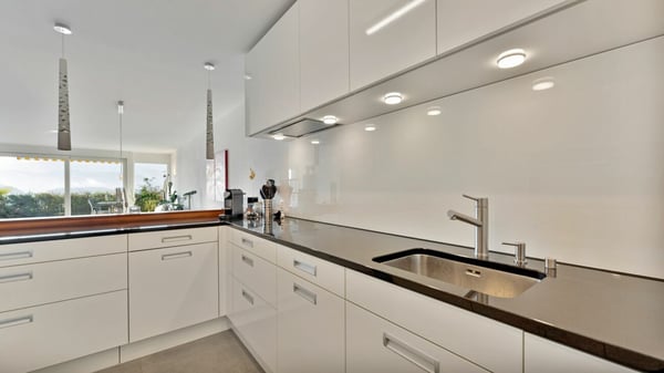 Traumhafte Panorama -und Seesicht mit eigenem Gartenanteil! 4