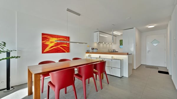 Traumhafte Panorama -und Seesicht mit eigenem Gartenanteil! 3