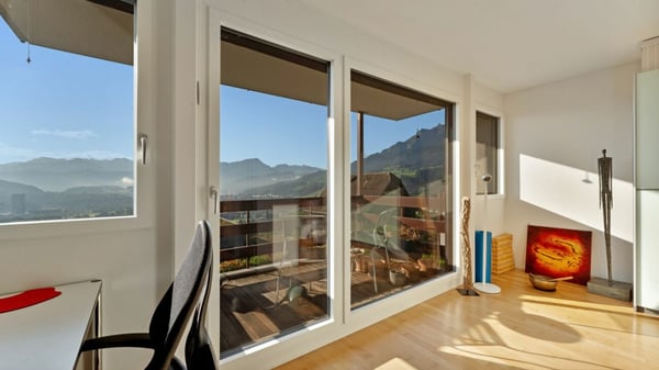 Traumhafte Panorama -und Seesicht mit eigenem Gartenanteil! 12