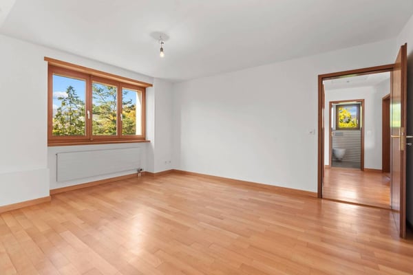 Maisonettewohnung mit Cheminée, Gartensitzplatz und 2 Aussenparkplätzen! 8