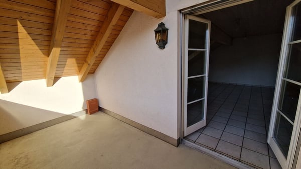 Schöne Dachwohnung mit Lift! 6