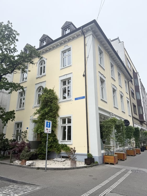 Duplex 4.5-Zimmerwohnung im 1. & 2. OG an bester Lage im Gundeli! 12