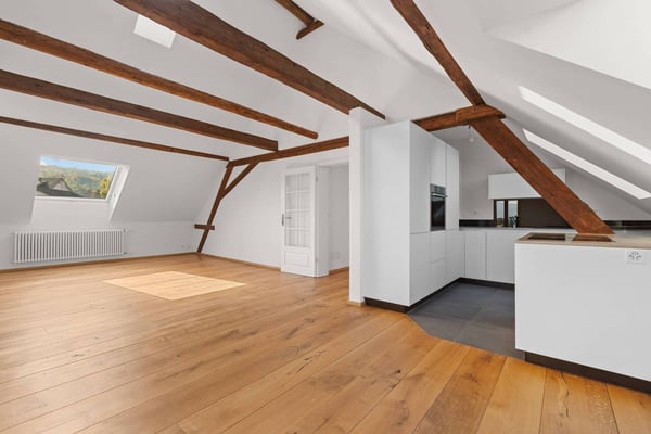 Mehrgeschossige Dachwohnung mit Balkon und fantastischer Aussicht! 2