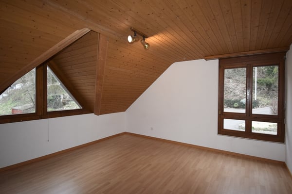 Idyllische Dachwohnung mit zwei Balkonen ! 8