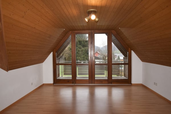 Idyllische Dachwohnung mit zwei Balkonen ! 5