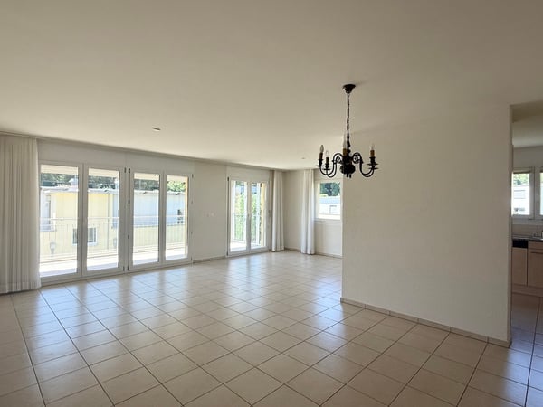 4.5-ZIMMERWOHNUNG MIT GROSSZÜGIGEM BALKON UND VIELSEITIGEN NEBENRÄUMEN 6