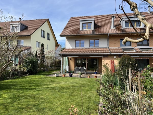 Sonniges Reiheneckhaus mit schönem Garten! 2