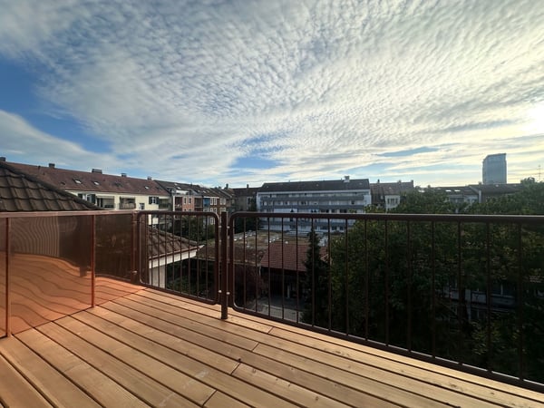 Sanierte Dachwohnung mit Balkon im St. Johann! 2
