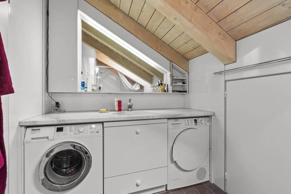 Charmante Dachwohnung an stadtnaher und sonniger Lage! 10