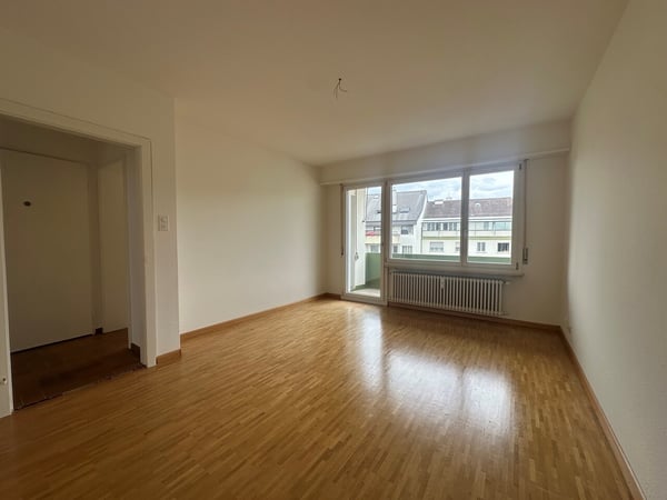 Helle 2.5 Zimmerwohnung mit Lift und Balkon 5