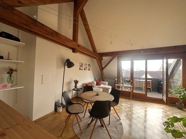 Charmante 3.5-Zimmer-Dachwohnung mit Dachterrasse! 1