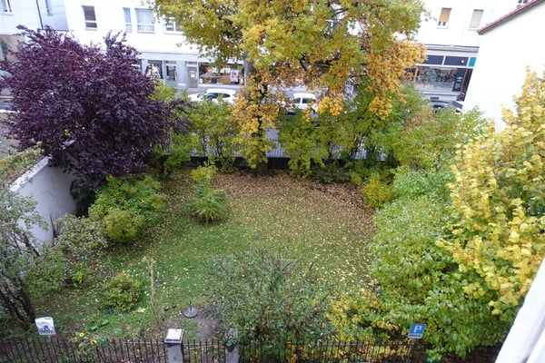 MAGASIN DE 16 M2 AVEC VITRINES SUR AV. L.-ROBERT 2