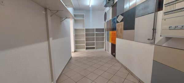 A LOUER - LOCAL COMMERCIAL / SHOP 4