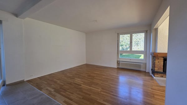 BEAU LOGEMENT AVEC CHEMINEE ET BALCON 4