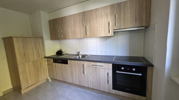 1 PIECES CALME AVEC BALCON ET CUISINE AGENCEE 2