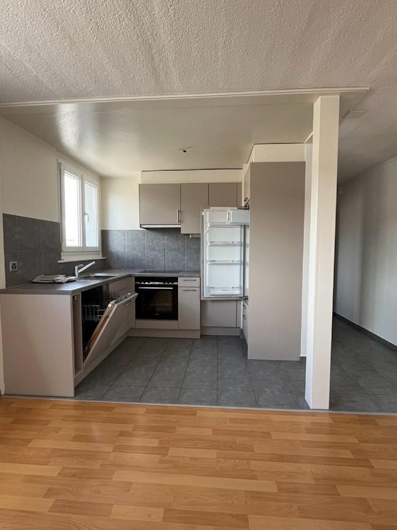 Bel logement rénové avec balcon situé dans un quartier calme 1