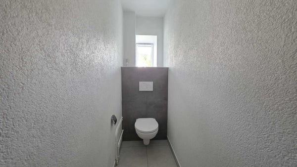BEAU LOGEMENT DANS QUARTIER CALME 8