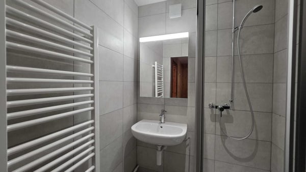 BEAU LOGEMENT DANS QUARTIER CALME 7