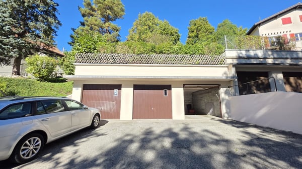 APPARTEMENT AVEC TERRASSE COMMUNE ET GARAGE 12