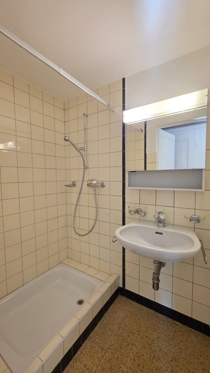 APPARTEMENT AVEC TERRASSE COMMUNE ET GARAGE 9