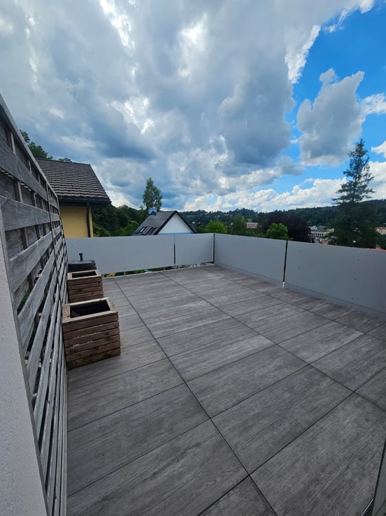 2.5 pièces meublé avec terrasse et vue dégagée + place de parc 1