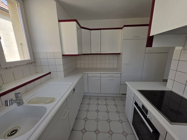 SPACIEUX 1 PIECES DE 130 M2 2