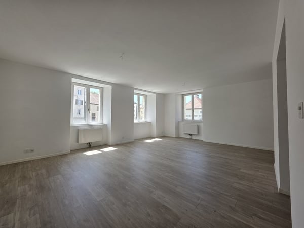 SPACIEUX 1 PIECES DE 130 M2 4