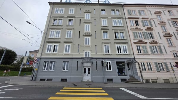 Appartement de 4 pièces en ville avec balcon