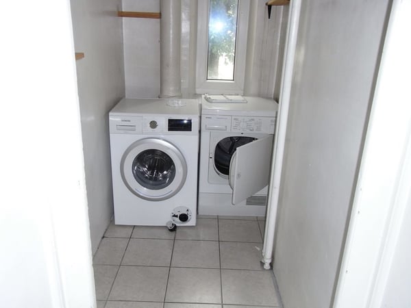 GRAND LOGEMENT A LOUER AVEC ACCES AU JARDIN COMMUN 5