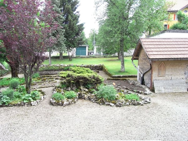 GRAND LOGEMENT A LOUER AVEC ACCES AU JARDIN COMMUN 9