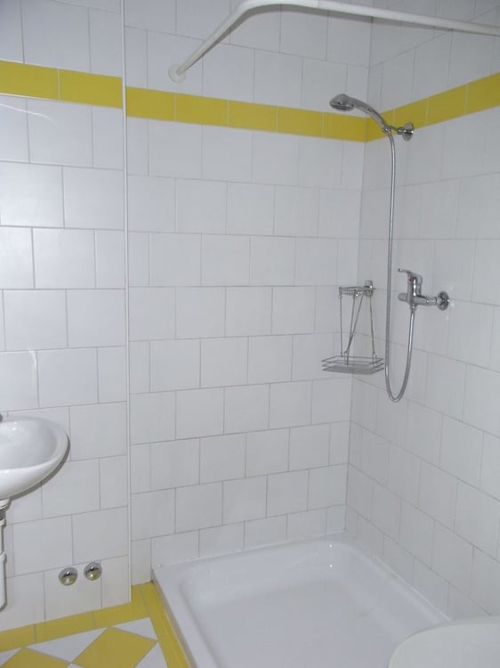 GRAND LOGEMENT A LOUER AVEC ACCES AU JARDIN COMMUN 7