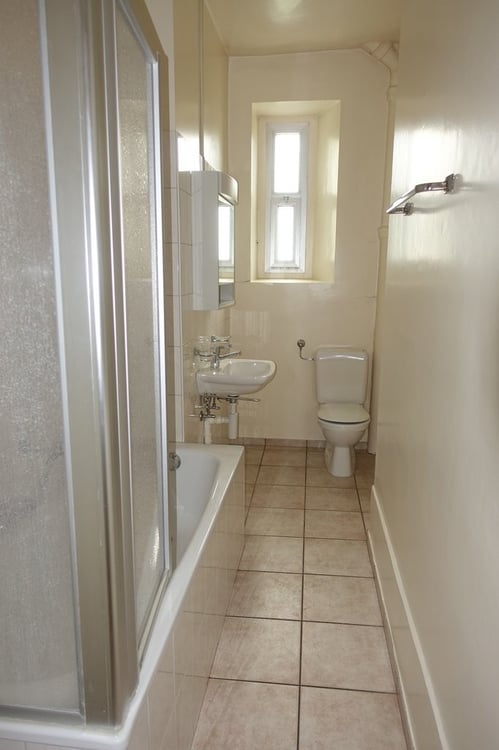 JOLI LOGEMENT AVEC BALCON 6