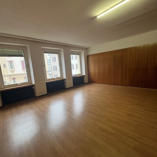 À Louer : petit local / espace de stockage au 1er étage Ouest 1