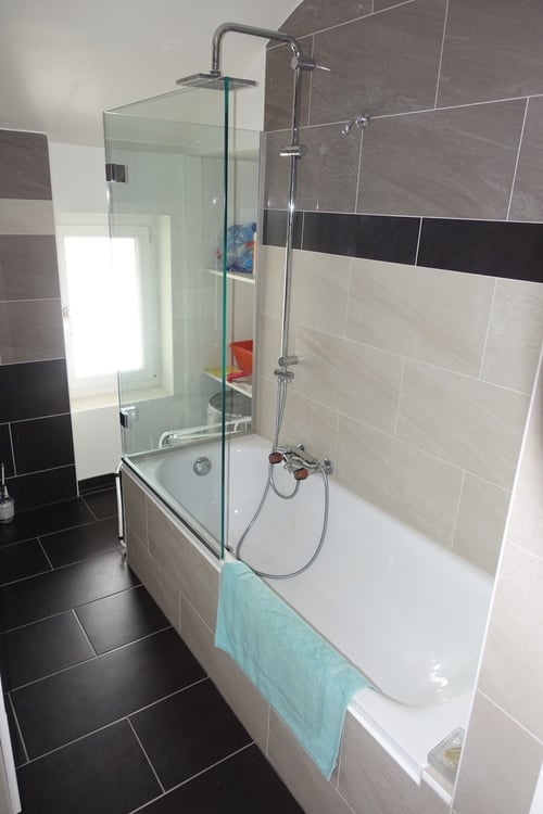 3.5 pièces tout confort dans petite maison avec spacieux jardin commun 9