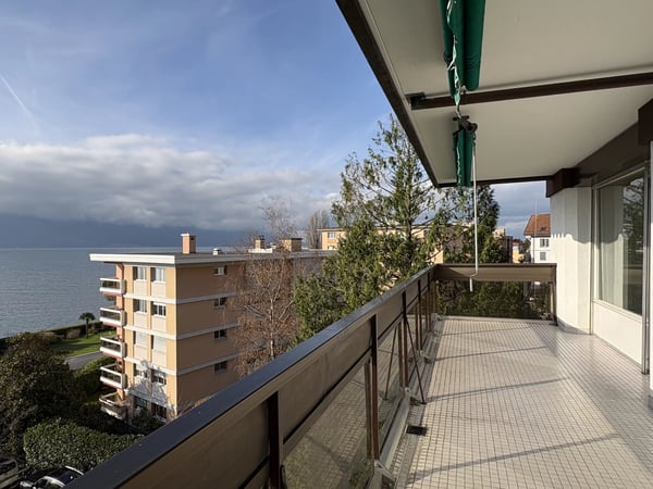 Superbe appartement de 1.5 pièces avec vue imprenable sur le lac et les montagnes 9