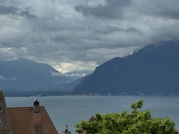 Bel appartement entièrement rénové avec vue sur le lac et les montagnes situé au coeur de Chexbres 1