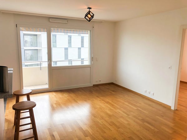 Joli appartement de 2,5 pièces situé proche du centre-ville et des commodités. 4