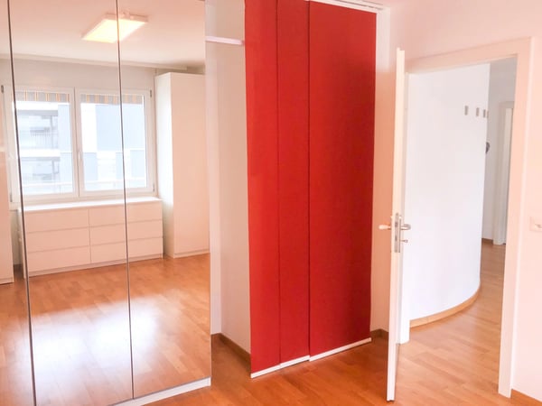Joli appartement de 2,5 pièces situé proche du centre-ville et des commodités. 7
