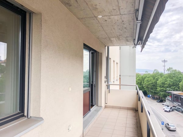 Joli appartement de 2,5 pièces situé proche du centre-ville et des commodités. 5